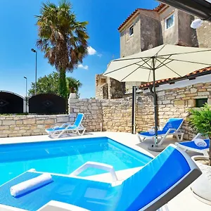 Lory Sveti Lovreč Pazenatički